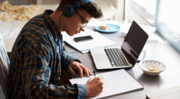 Online Learning: Navigating the Pros and Cons of Virtual Education